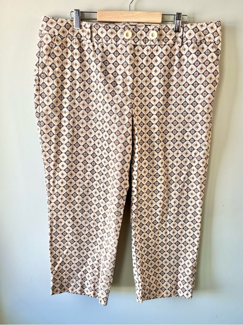Talbots Size 18 Stretch Patterned Beige and Brown Capris - Coastal Summer
